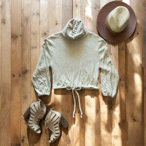 Lilyful Cropped Turtleneck Long sleeve Top NWT Size M